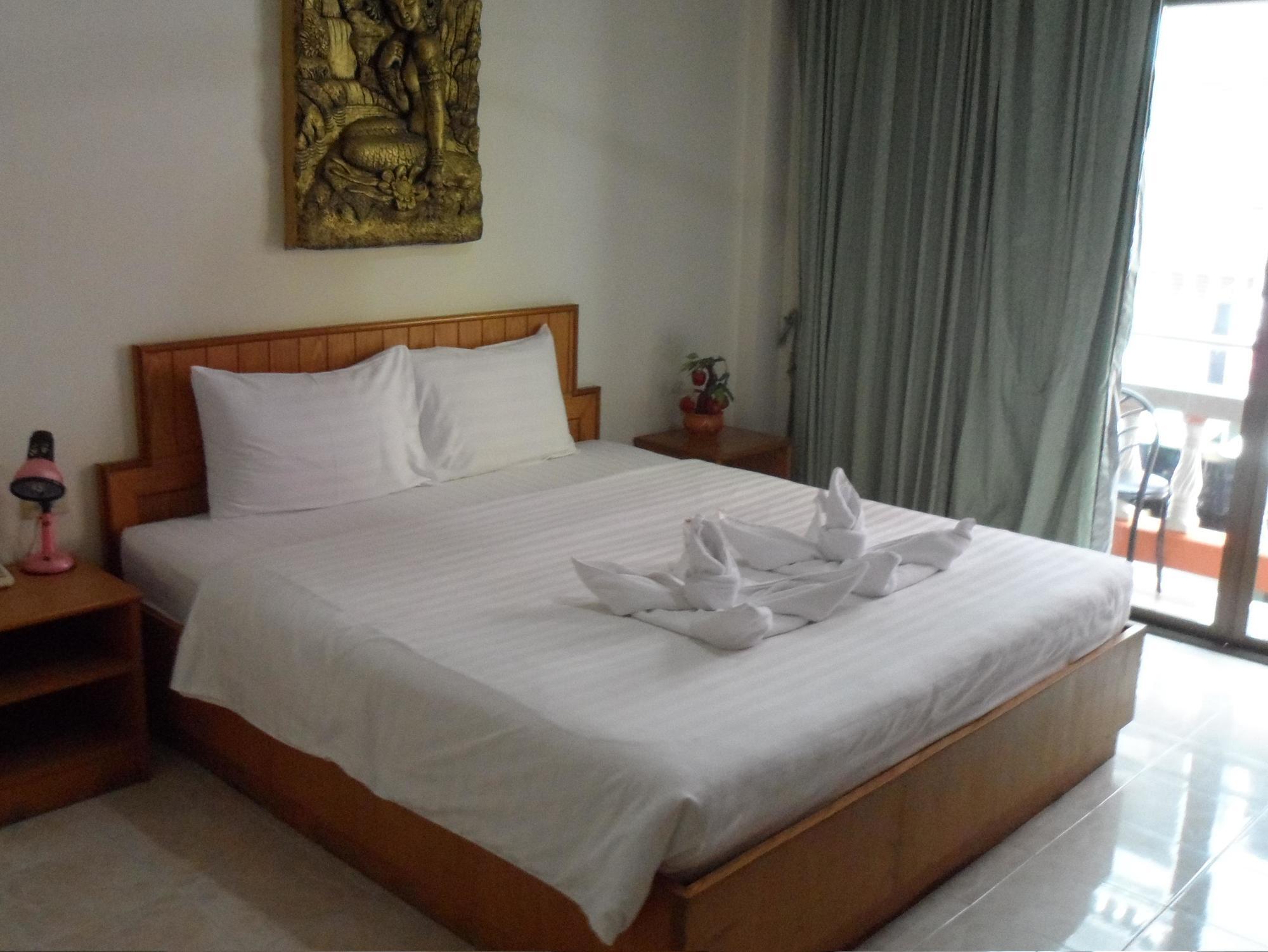 Hotel Andaman Sea Patong Esterno foto