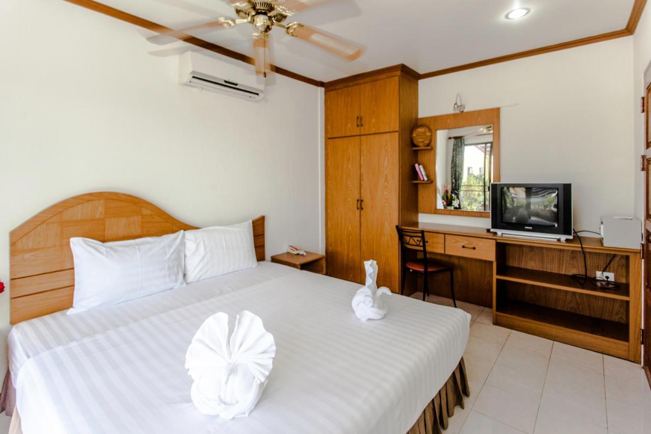 Hotel Andaman Sea Patong Esterno foto