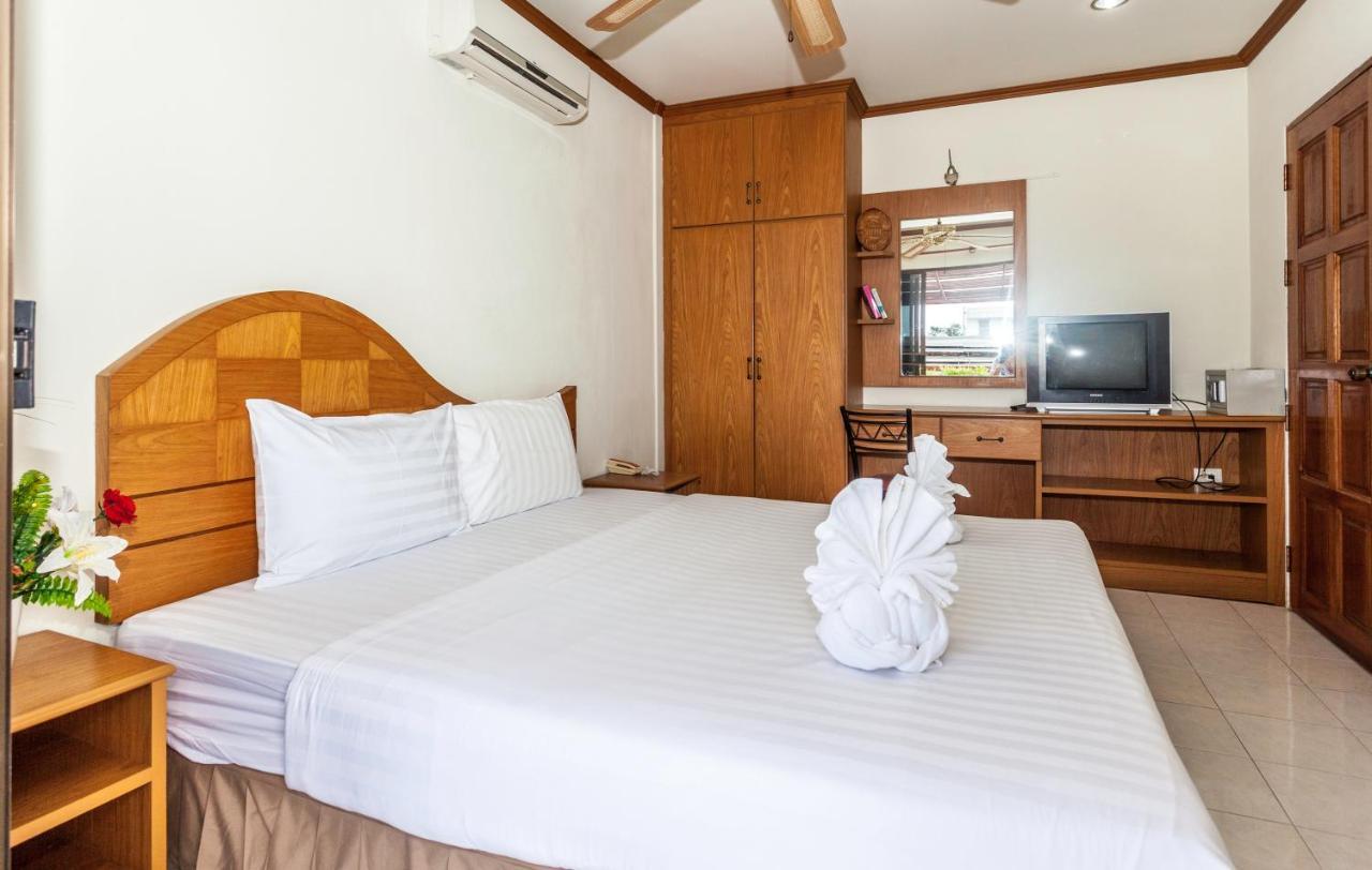 Hotel Andaman Sea Patong Esterno foto