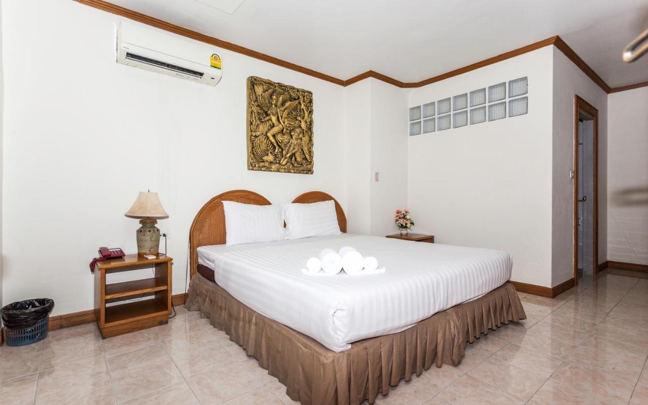 Hotel Andaman Sea Patong Esterno foto