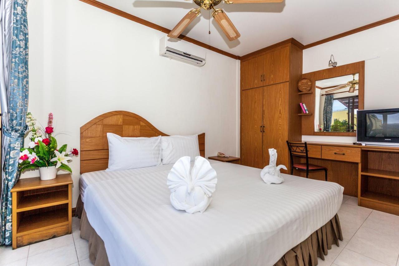 Hotel Andaman Sea Patong Esterno foto