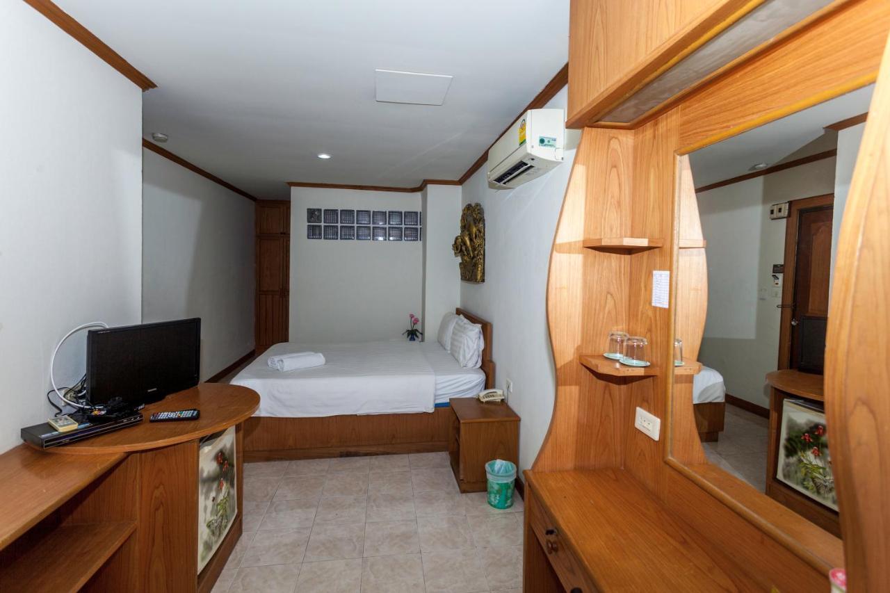 Hotel Andaman Sea Patong Esterno foto