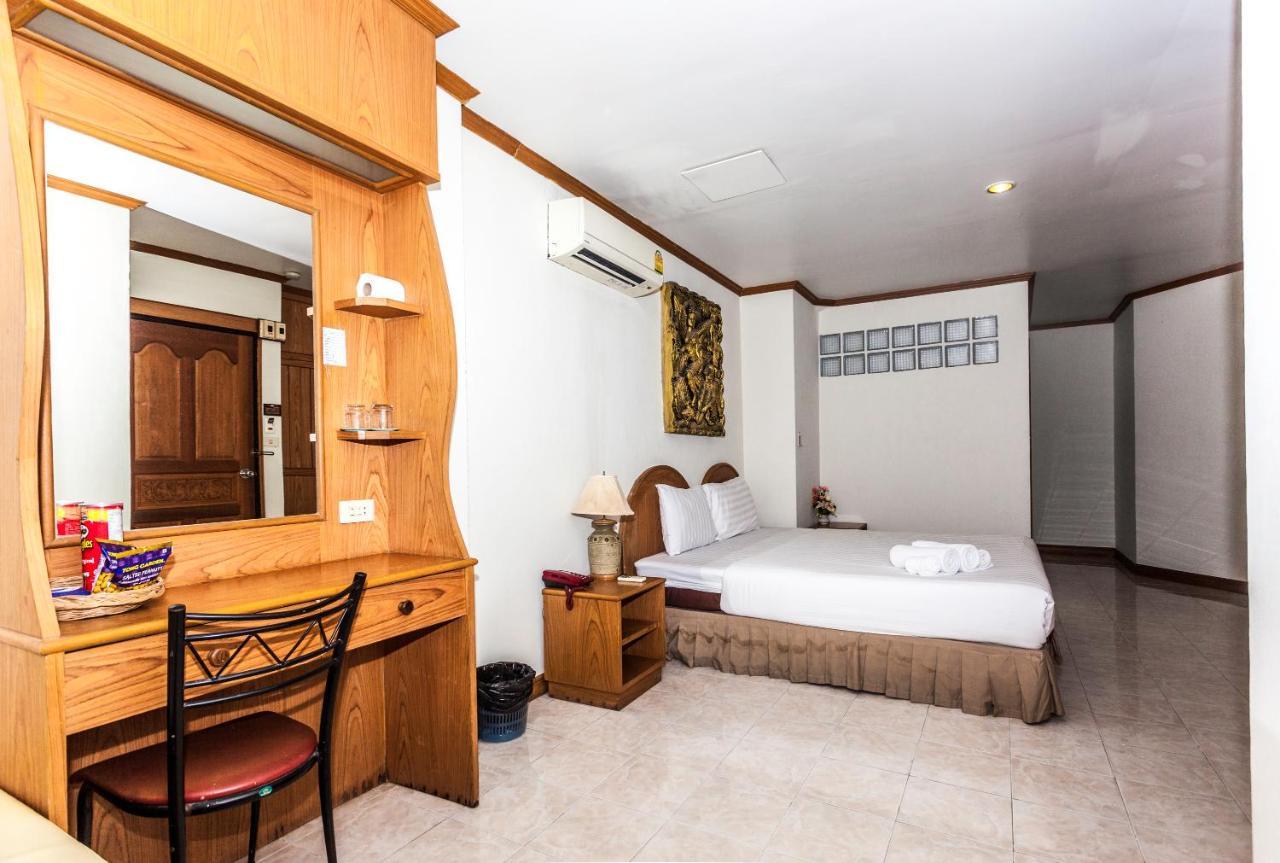 Hotel Andaman Sea Patong Esterno foto