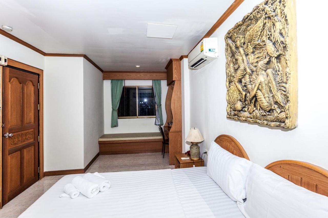 Hotel Andaman Sea Patong Esterno foto