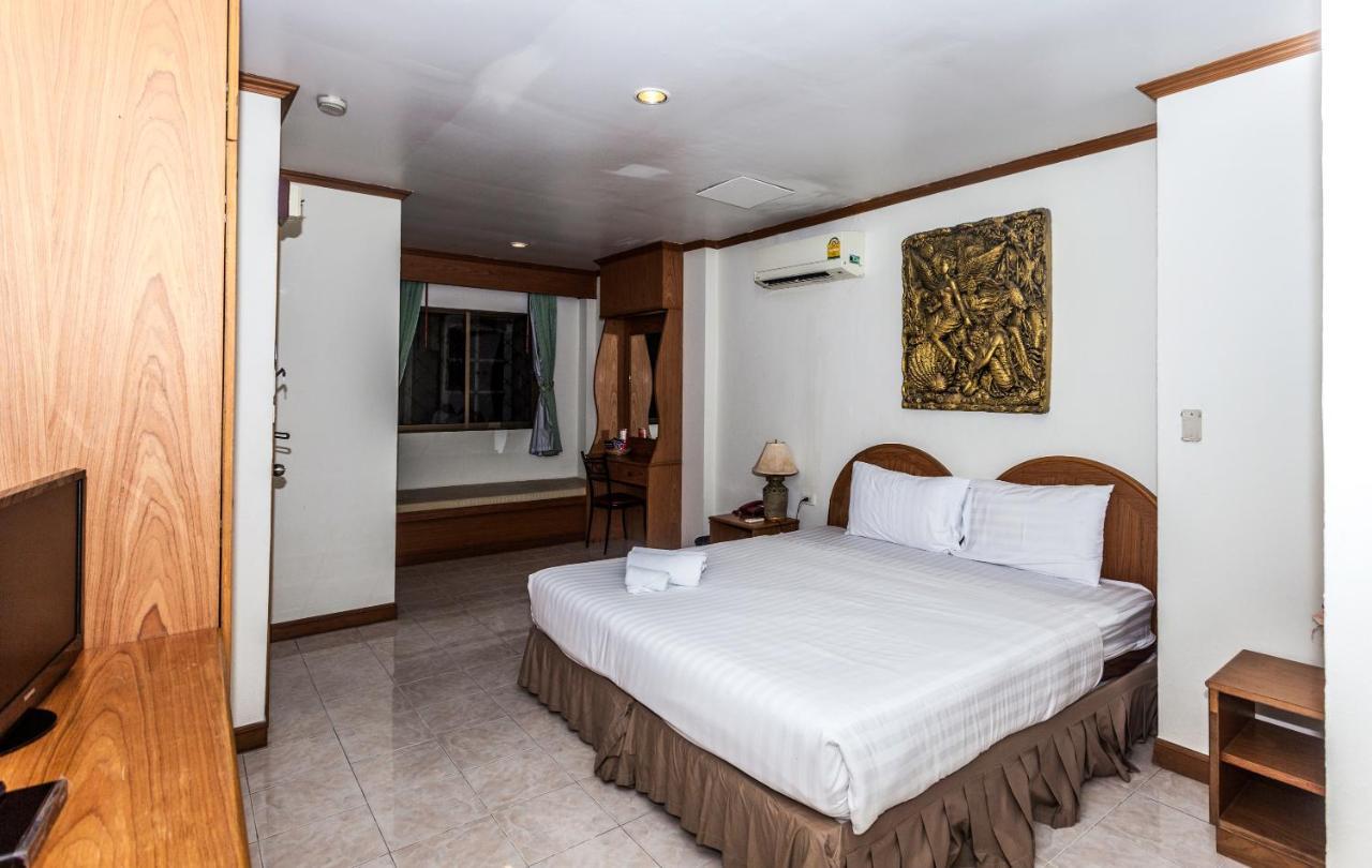 Hotel Andaman Sea Patong Esterno foto
