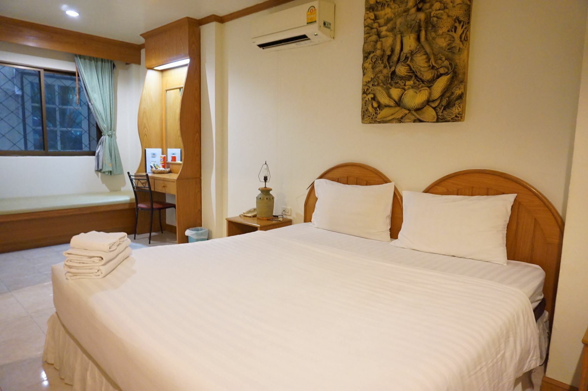 Hotel Andaman Sea Patong Esterno foto